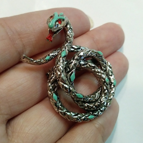 SOLD Vintage 🐍 snake brooch rhinestone eyes silver pin - Picture 5 of 6